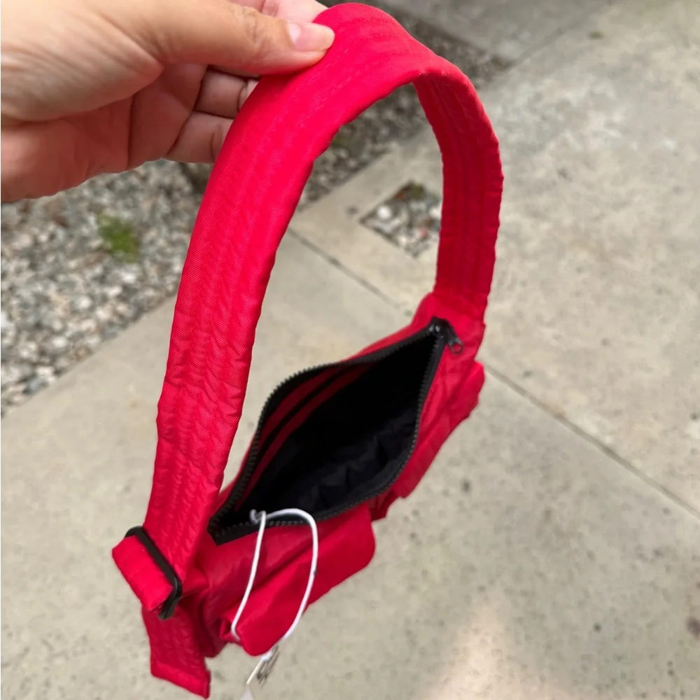 BAGGU: Cargo Shoulder Bag - Candy Apple Red - Picture 8 of 9